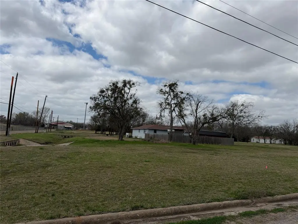 102 Johnson Street, Commerce, TX 75428