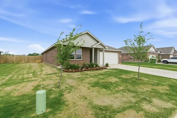521 Jameson Street, Springtown, TX 76082