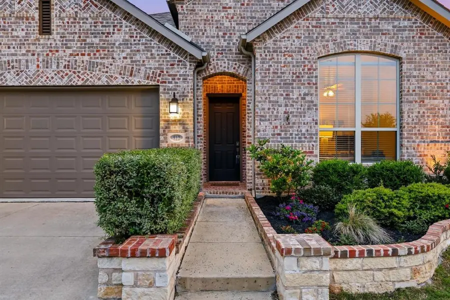 812 Hawks Way, Argyle, TX 76226