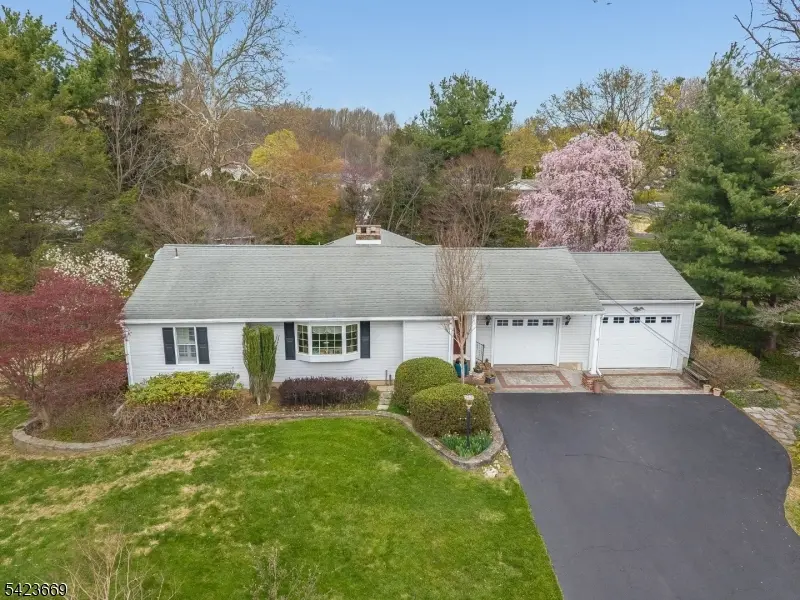 5 Abrams Rd, Holland Twp., NJ 08848