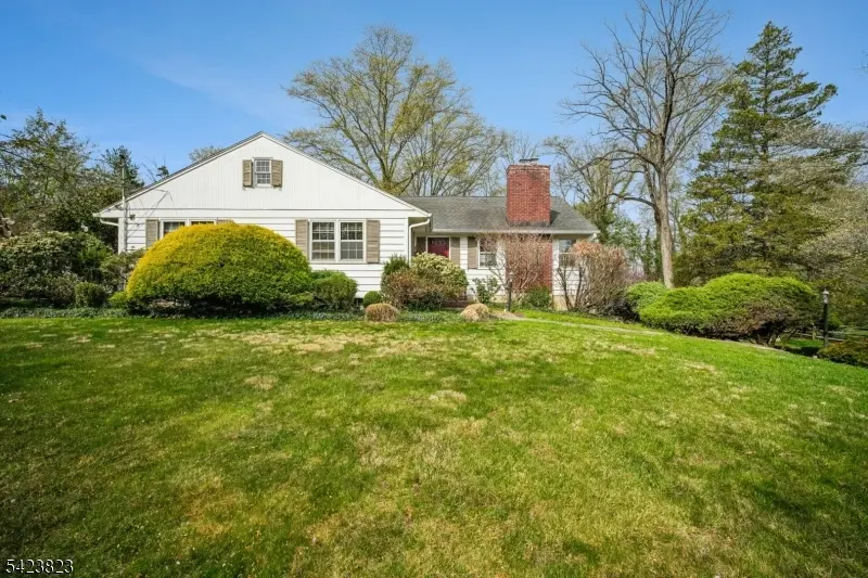 56 E Rayburn Rd, Long Hill Twp., NJ 07946