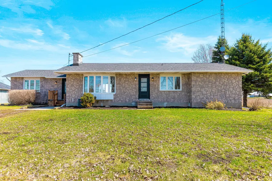 1709 County Rd 31 RD, North Dundas, ON K0C 2K0