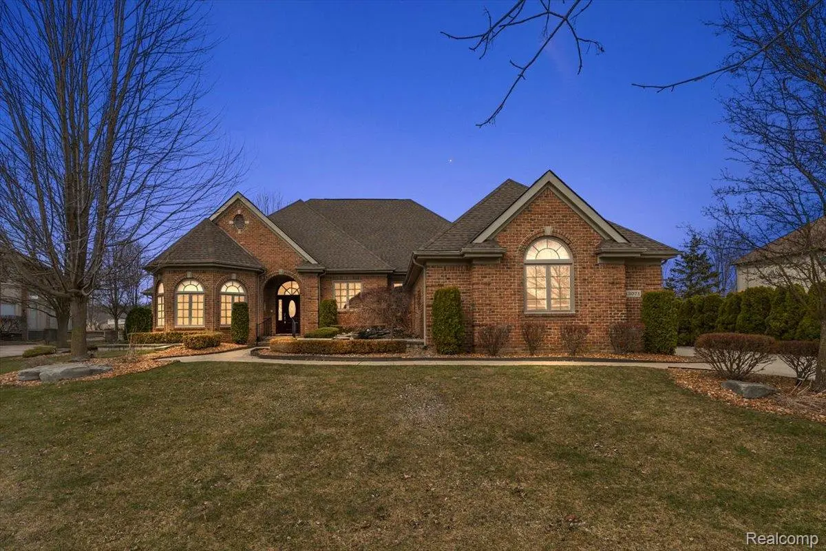 13071 Burningwood DR, Washington Township, MI 48094
