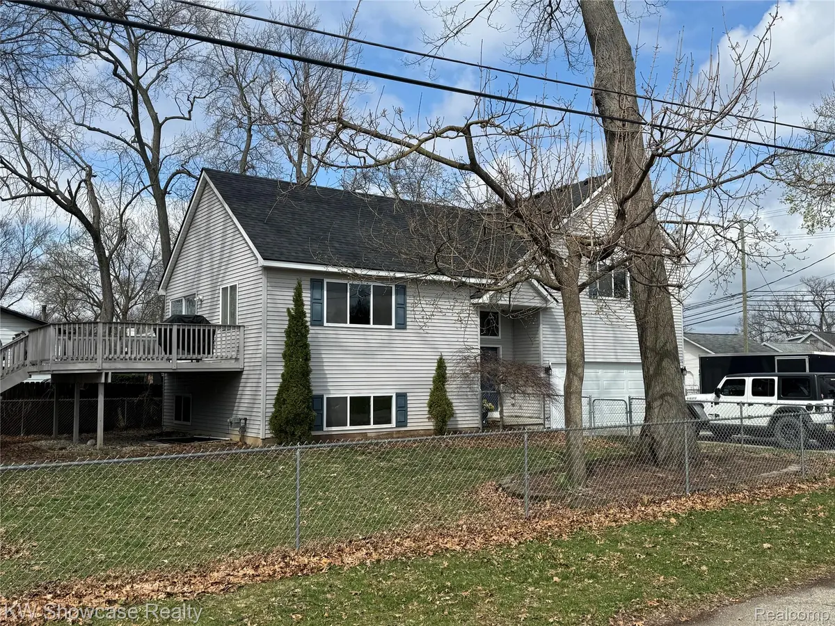 2365 Hartford AVE, Waterford Charter Township, MI 48327