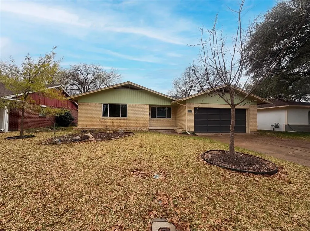 509 Robinhood Drive, Irving, TX 75061