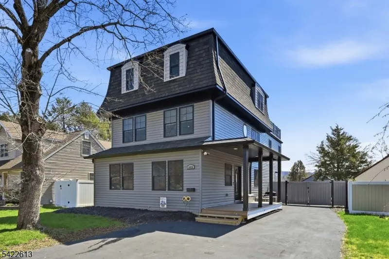 1074 Colfax Ave, Pompton Lakes Boro, NJ 07442