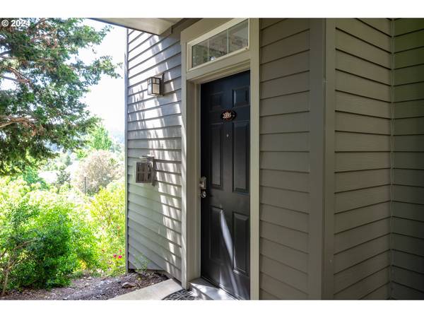 2395 SNOWBERRY RIDGE CT, West Linn, OR 97068