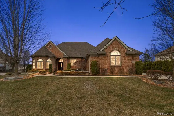 13071 Burningwood DR, Washington Township, MI 48094