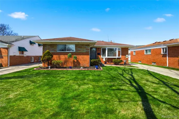 30725 Whittier AVE, Madison Heights, MI 48071