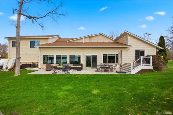 3389 Shawnee LN, Waterford Charter Township, MI 48329