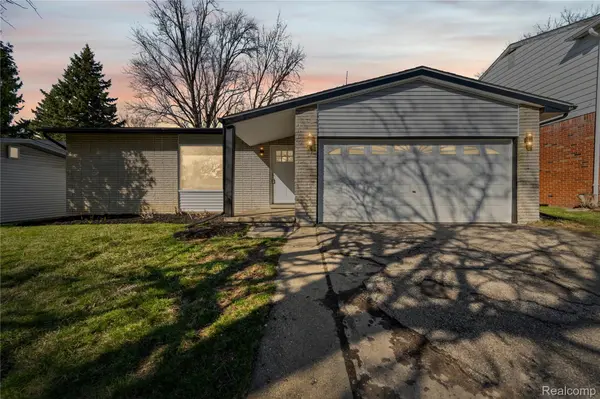 1215 Somerset LN, Flint, MI 48503