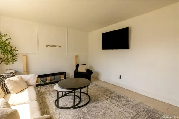 33738 Somerset ST, Westland, MI 48186