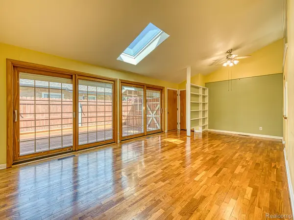 1335 Spencer PL, Adrian, MI 49221