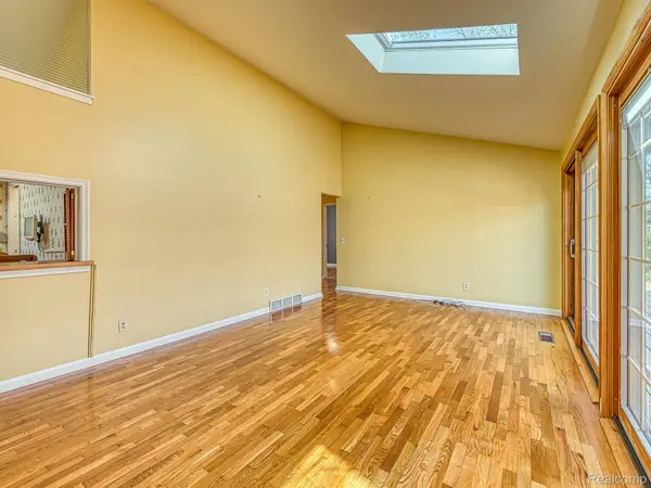 1335 Spencer PL, Adrian, MI 49221