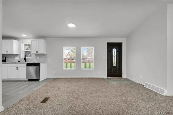 1160 S Van Vleet RD, Clayton Charter Township, MI 48473