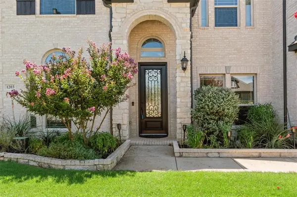 1203 Foxtail Drive, Mansfield, TX 76063