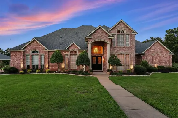 105 Enchanted Court N, Burleson, TX 76028