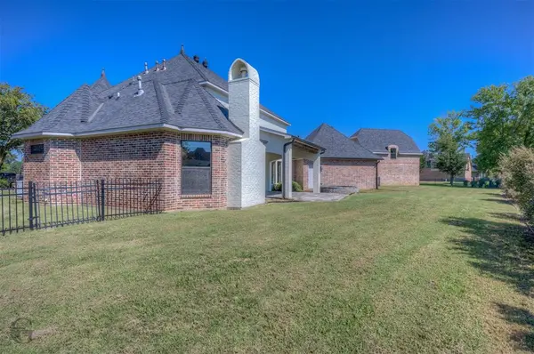 555 Canterbury Lane, Bossier City, LA 71111