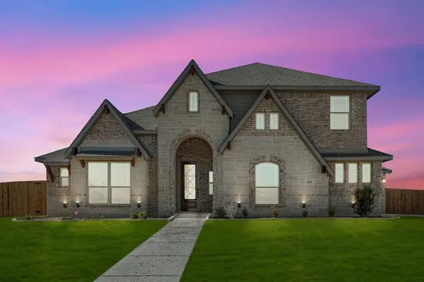 403 Crystal Lake Lane, Red Oak, TX 75154