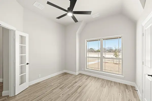 403 Crystal Lake Lane, Red Oak, TX 75154