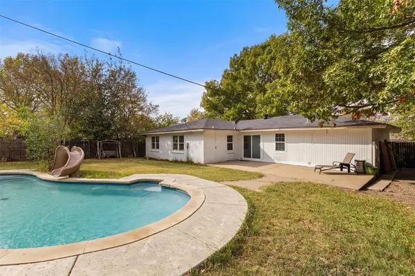 4809 waldron Avenue, Fort Worth, TX 76133