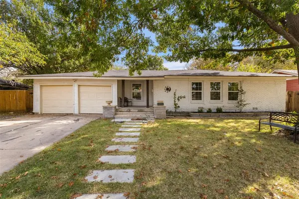 4809 waldron Avenue, Fort Worth, TX 76133