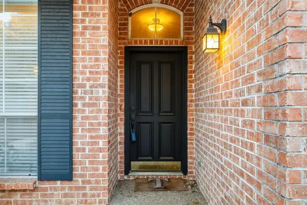 3318 Summergrove Drive, Arlington, TX 76001