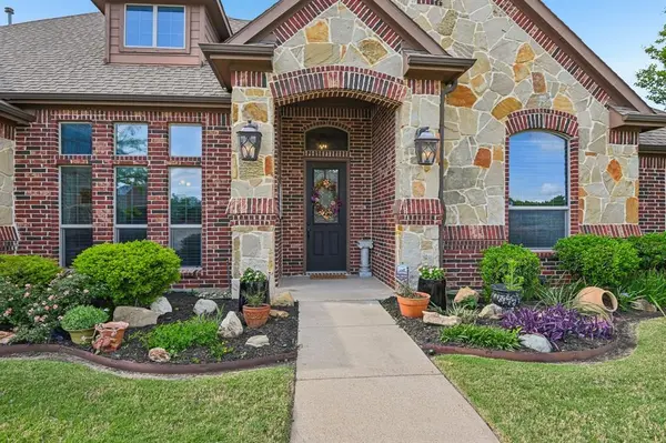 528 Savannah Drive, Ovilla, TX 75154