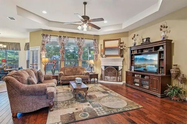 528 Savannah Drive, Ovilla, TX 75154