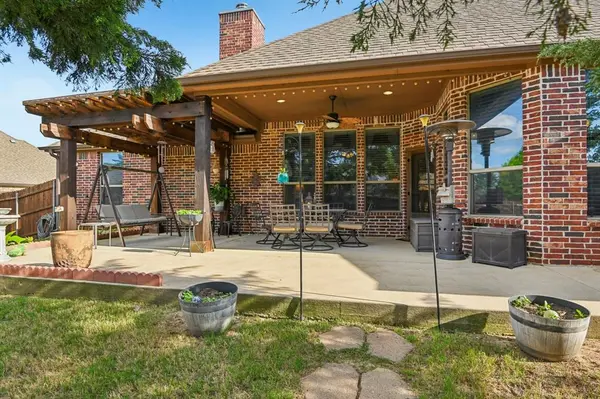 528 Savannah Drive, Ovilla, TX 75154