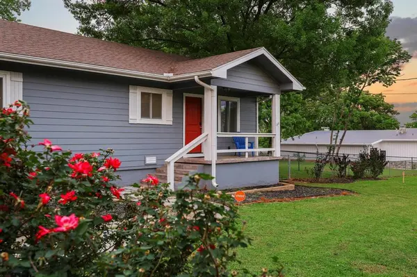 109 Arkansas Street, Pottsboro, TX 75076