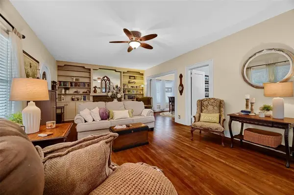 706 N Woods Street, Sherman, TX 75092