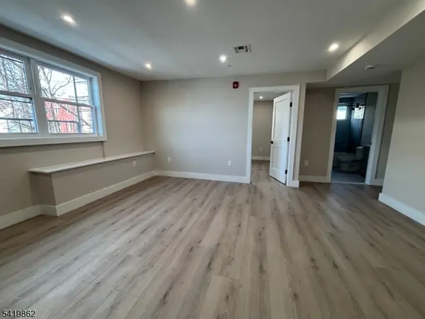 136 Elm St, Newark City, NJ 07105