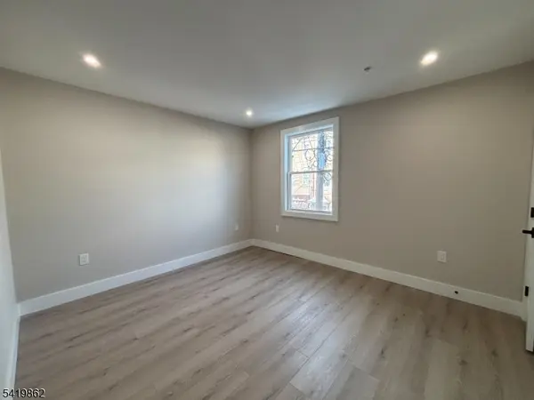 136 Elm St, Newark City, NJ 07105