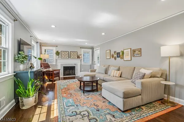 14 Edgewood Rd, Chatham Boro, NJ 07928