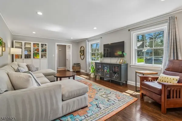 14 Edgewood Rd, Chatham Boro, NJ 07928