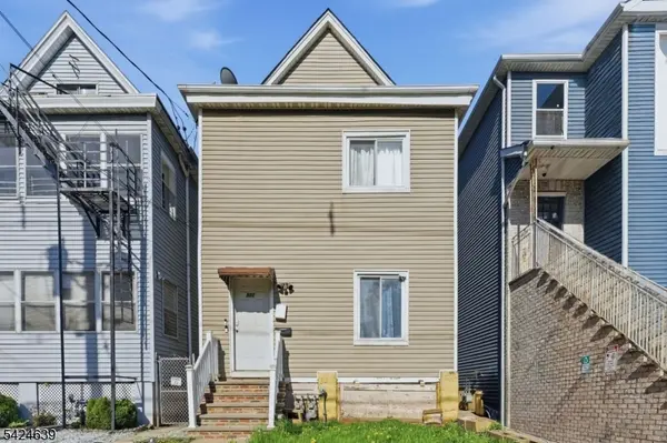 521 Maple Ave, Elizabeth City, NJ 07202