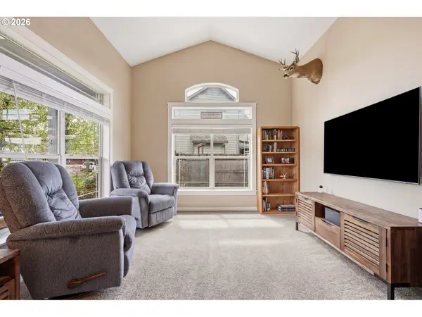 301 SW BELL DR, Dallas, OR 97338