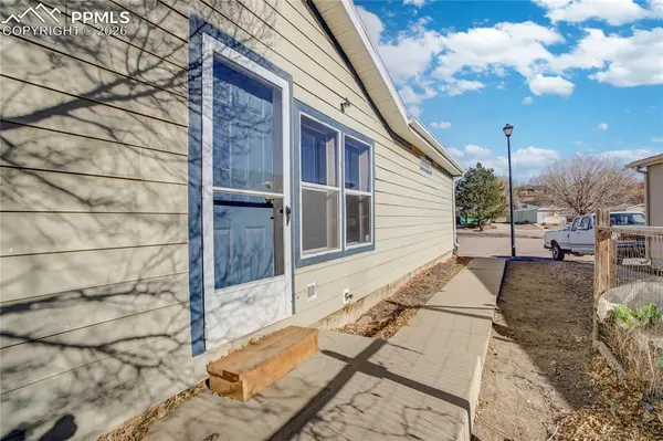 973 Desert CIR, Fountain, CO 80817