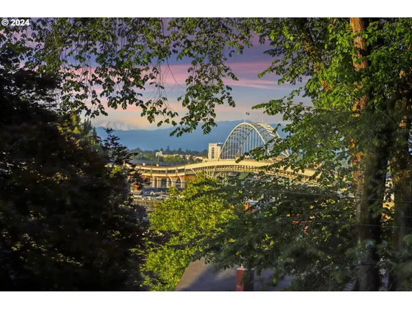 2514 NW Westover RD, Portland, OR 97210