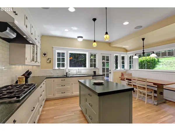 2514 NW Westover RD, Portland, OR 97210