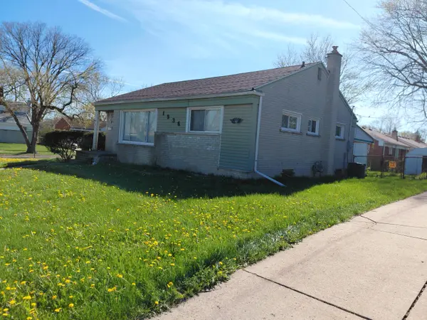 1936 Meadow LN, Inkster City, MI 48141