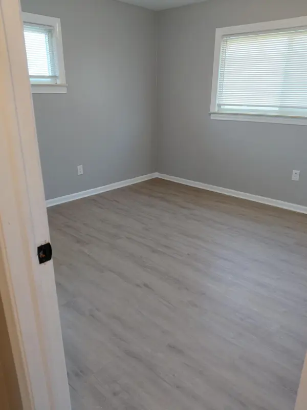 1936 Meadow LN, Inkster City, MI 48141