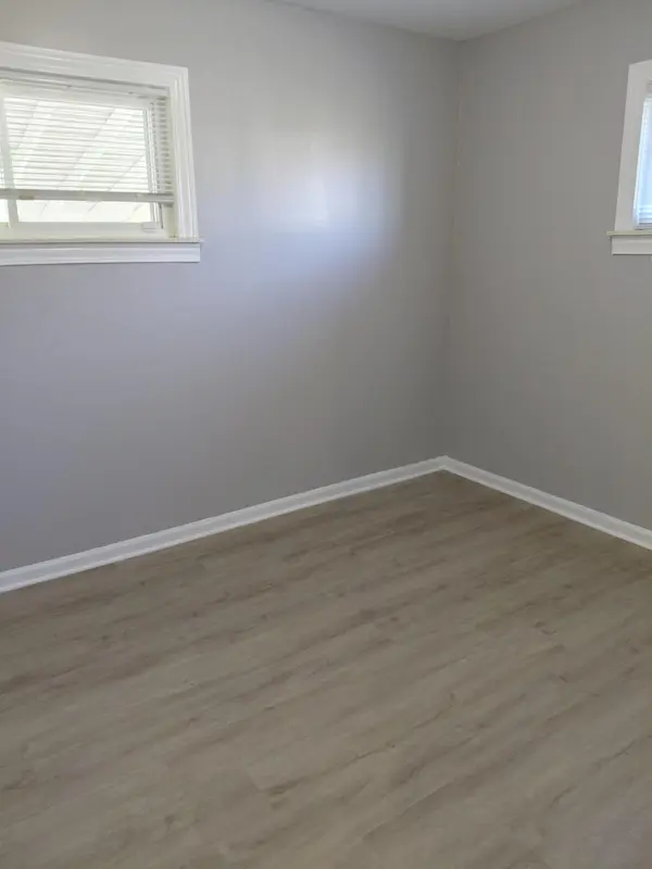 1936 Meadow LN, Inkster City, MI 48141