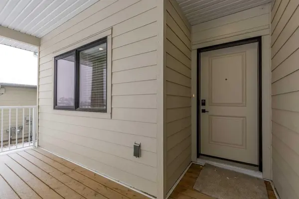 112 E 300 S, Raymond, AB T0K 2S0