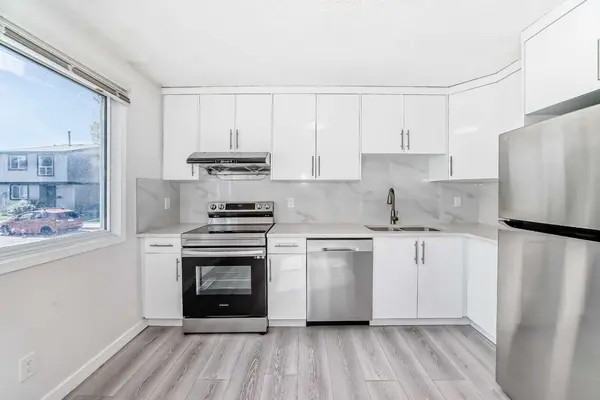 3029 Rundleson RD NE #37, Calgary, AB T1Y3Z5