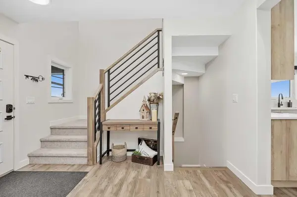 52 Iron Gate BLVD, Sylvan Lake, AB T4S 0T6