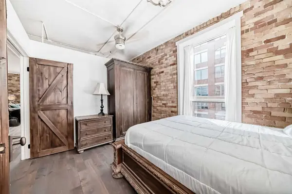 240 11 AVE SW #402, Calgary, AB T2R 0C3