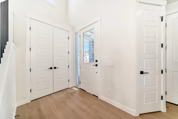 122 Waterstone WAY, Chestermere, AB T1X 2Z1