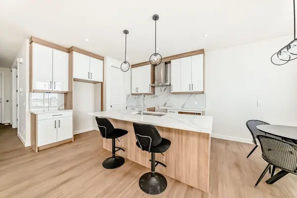 122 Waterstone WAY, Chestermere, AB T1X 2Z1